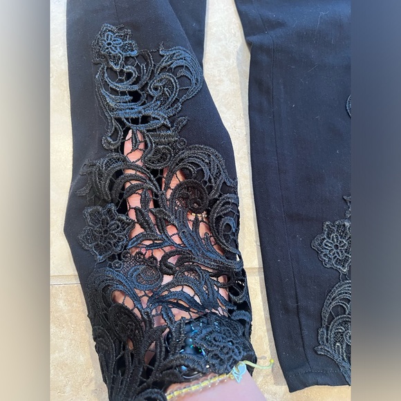 EXPRESS black Ankle Legging with Lace Rose pattern - Picture 2 of 7